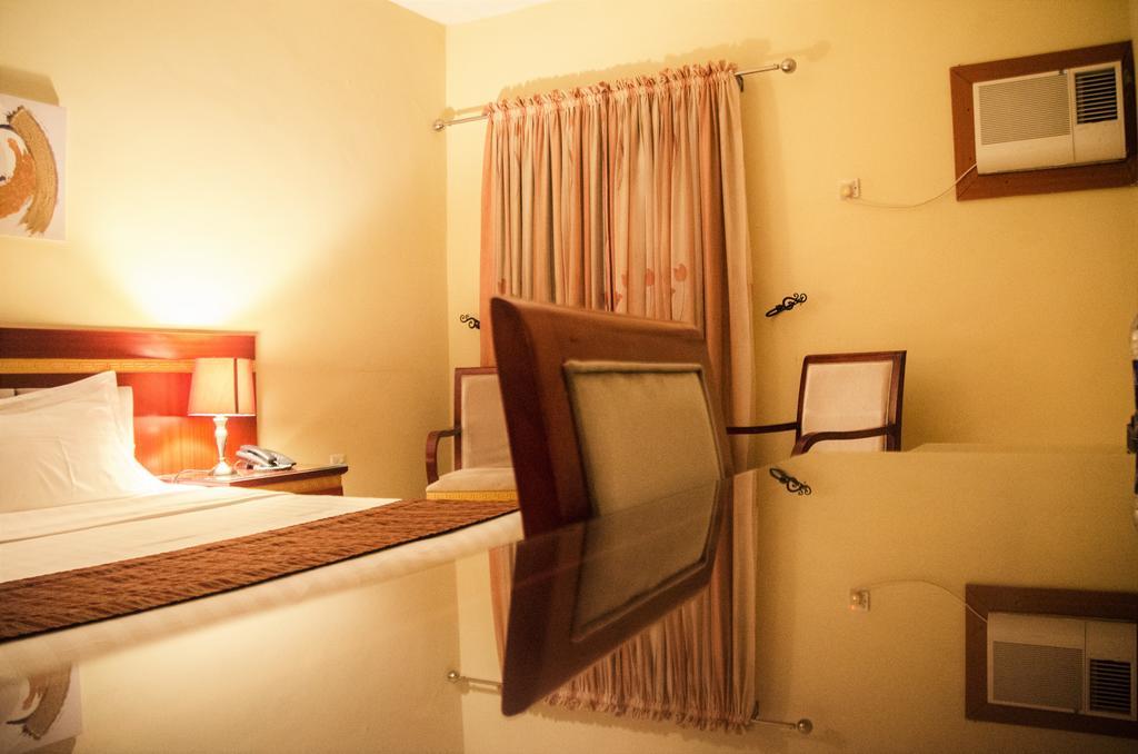 Hotel Rosebud Абуджа Экстерьер фото